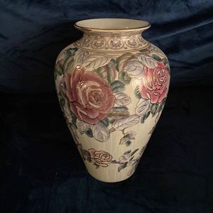 Vase for a mantle